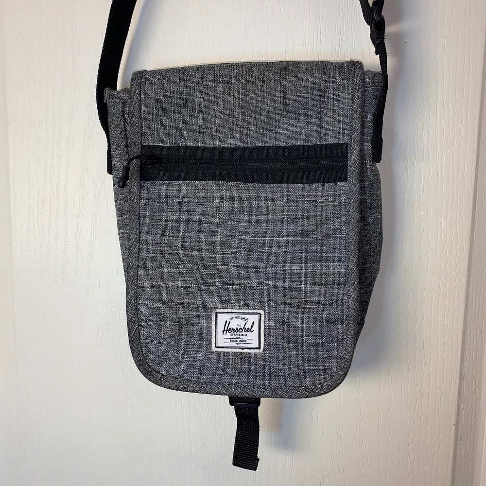 Herschel Supply‎ Co. Travel Crossbody Bag Grey Red Style Travel Bag Everyday